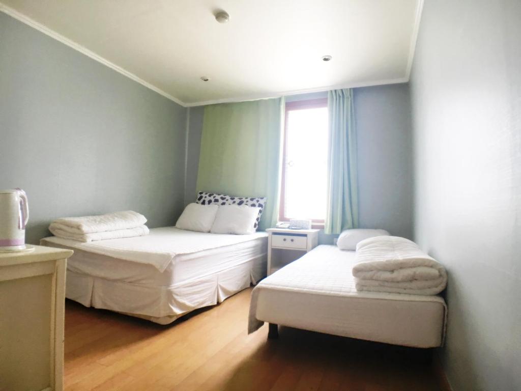 Postel nebo postele na pokoji v ubytování Hotel Good Inn