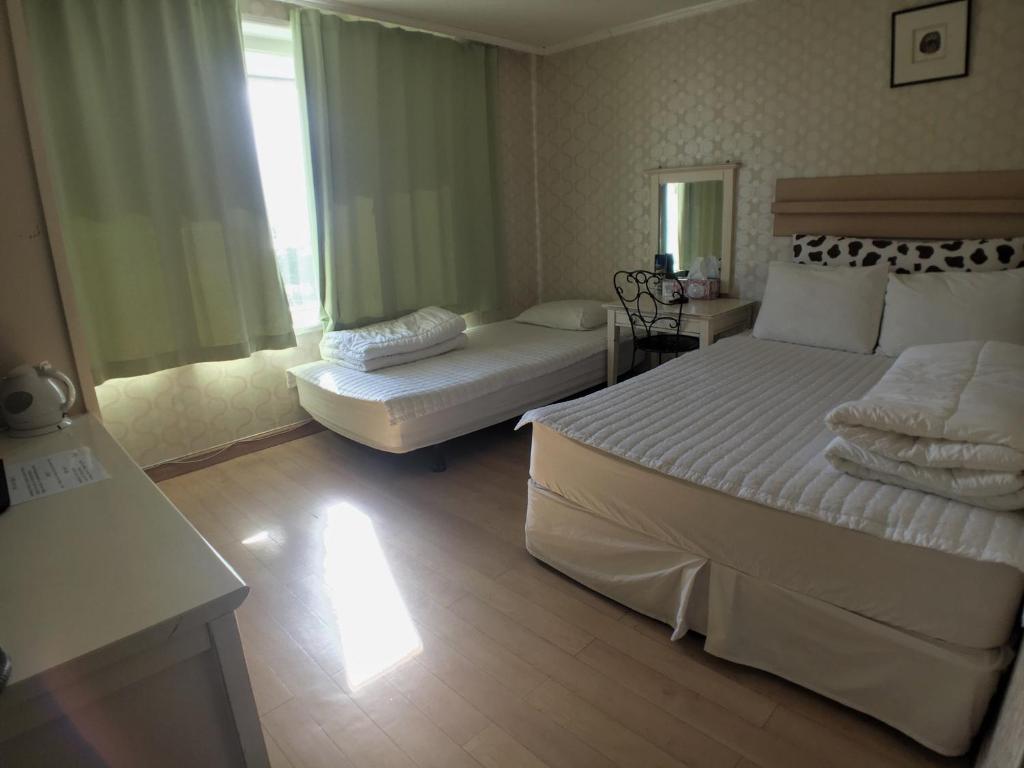 Postel nebo postele na pokoji v ubytování Hotel Good Inn