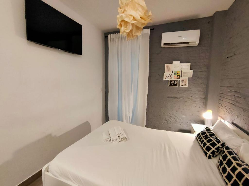 Pequeño Alojamiento con Mini Piscina - NO climatizada - Studio With Terrace