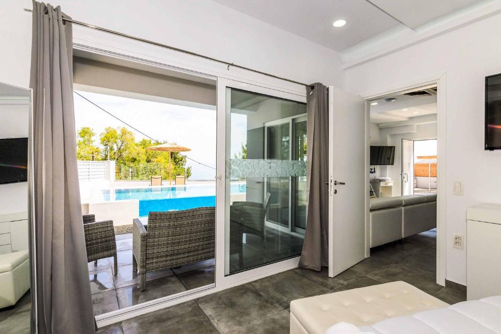 Bazén v ubytovaní Amare La Vita Villa by Solmar Villas alebo v jeho blízkosti
