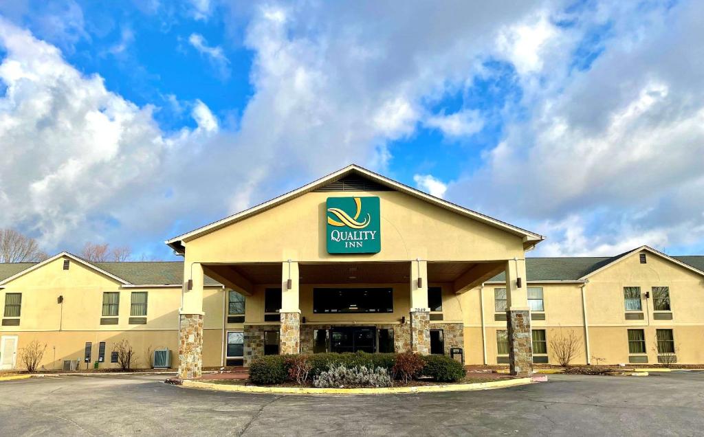 a building with a southern living sign on the front at Quality Inn Olive Branch in Olive Branch