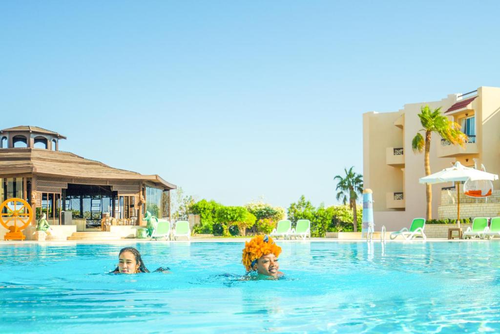 Bazén v ubytování Ivy Cyrene Sharm Resort Adults Friendly Plus 13 nebo v jeho okolí