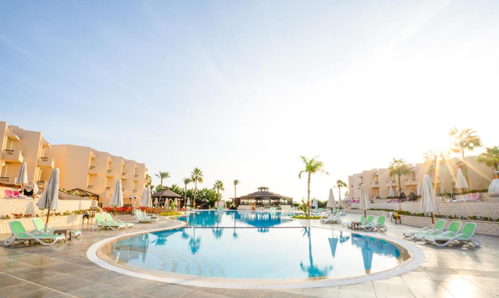Bazén v ubytování Ivy Cyrene Sharm Resort Adults Friendly Plus 13 nebo v jeho okolí