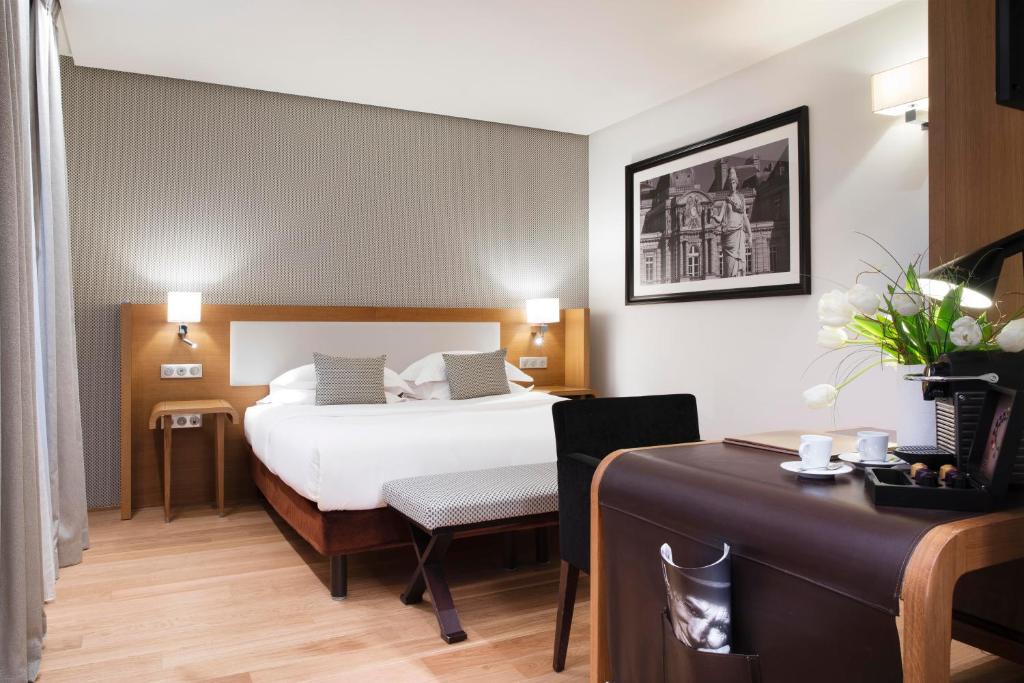 Postel nebo postele na pokoji v ubytování Hotel Le Six