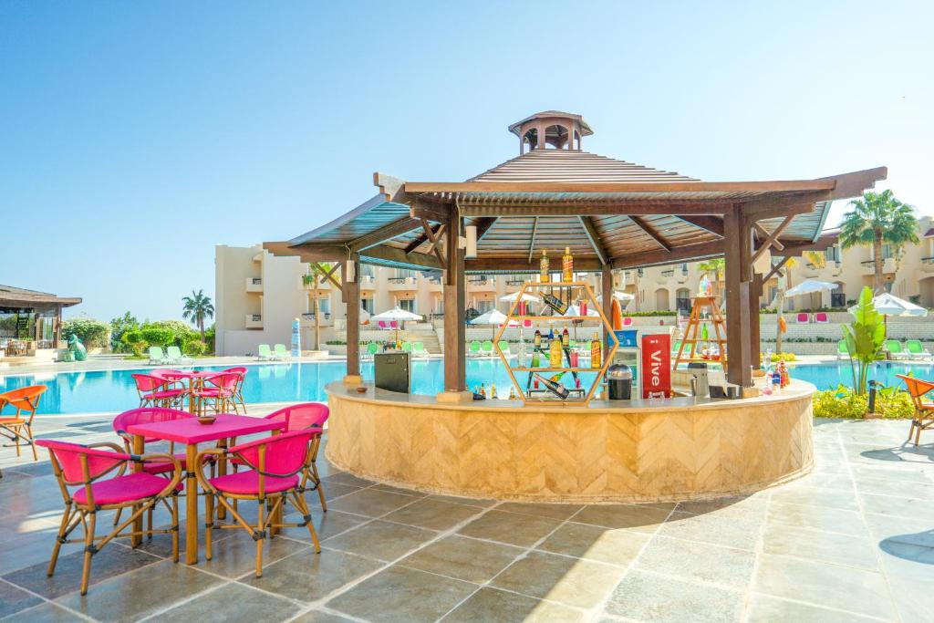 Bazén v ubytování Ivy Cyrene Sharm Resort Adults Friendly Plus 13 nebo v jeho okolí
