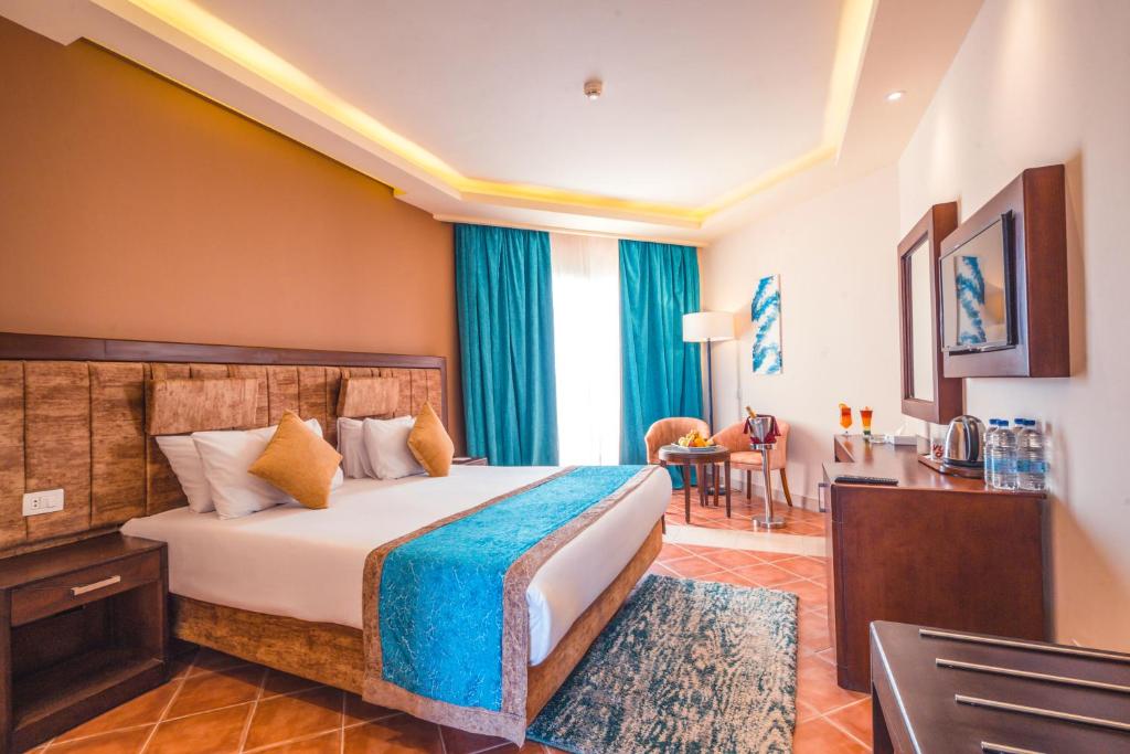 Postel nebo postele na pokoji v ubytování Ivy Cyrene Sharm Resort Adults Friendly Plus 13