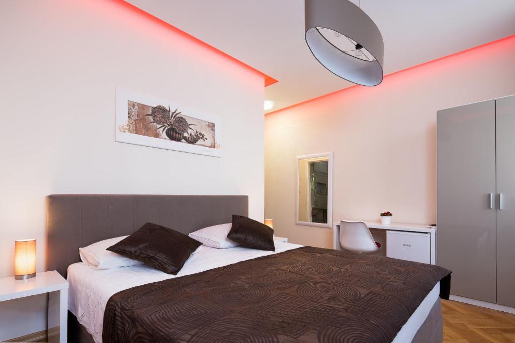 Postel nebo postele na pokoji v ubytování Riva Rooms