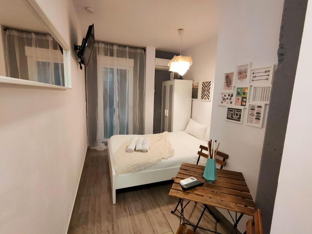 Pequeño Alojamiento con Mini Piscina - NO climatizada - Double Room With Terrace