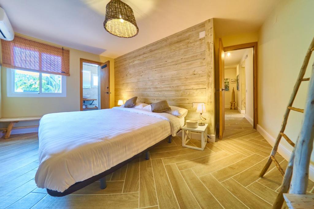 Postel nebo postele na pokoji v ubytování Villa Palmview Up To 28 Guests Close To Jávea Beach