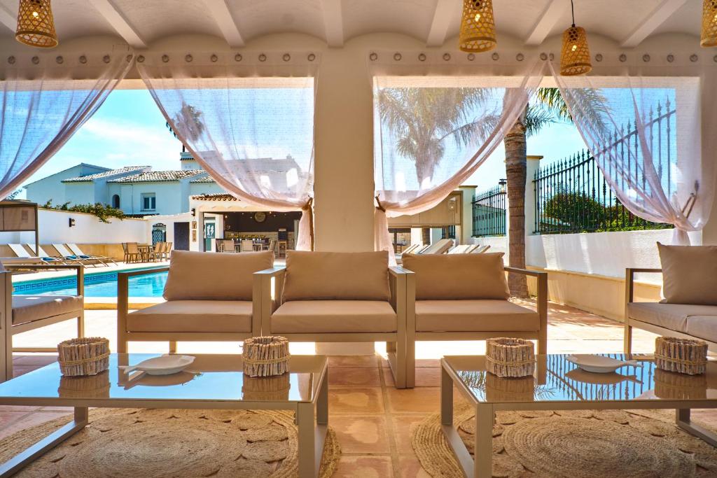 Bazén v ubytování Villa Palmview Up To 28 Guests Close To Jávea Beach nebo v jeho okolí