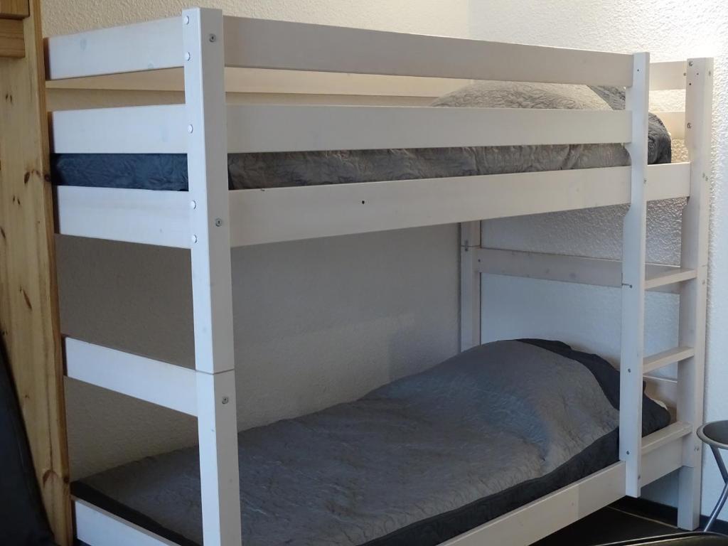 Poschodová posteľ alebo postele v izbe v ubytovaní L'Ancolie
