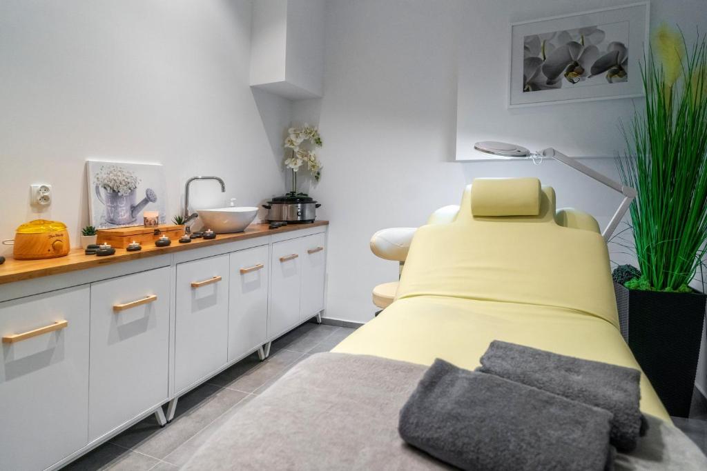 Kuchyňa alebo kuchynka v ubytovaní Apartamenty Sun & Snow Resorts C Białka Tatrzańska z sauną