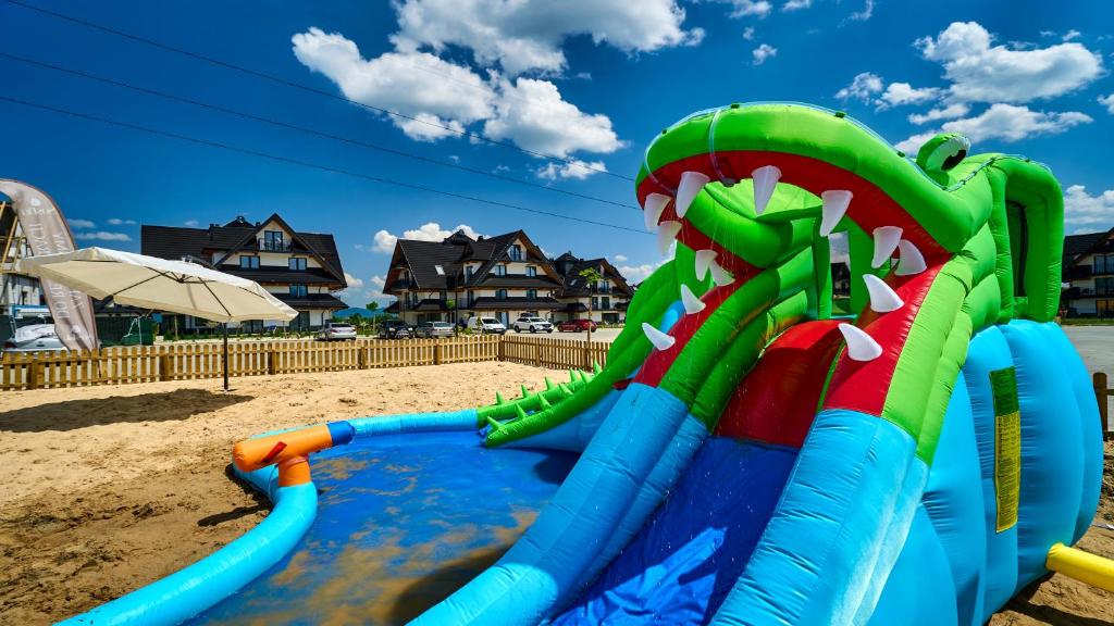 Bazén v ubytovaní Apartamenty Sun & Snow Resorts C Białka Tatrzańska z sauną alebo v jeho blízkosti