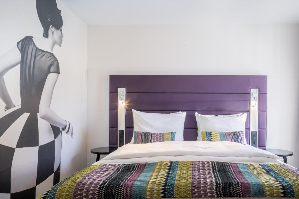 Hotel Indigo - Dusseldorf - Victoriaplatz by IHG - Resim 26