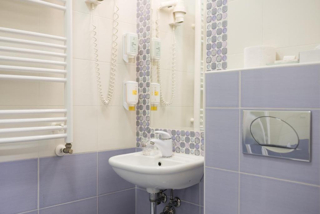 Koupelna v ubytování Hotel Zlatna Vala