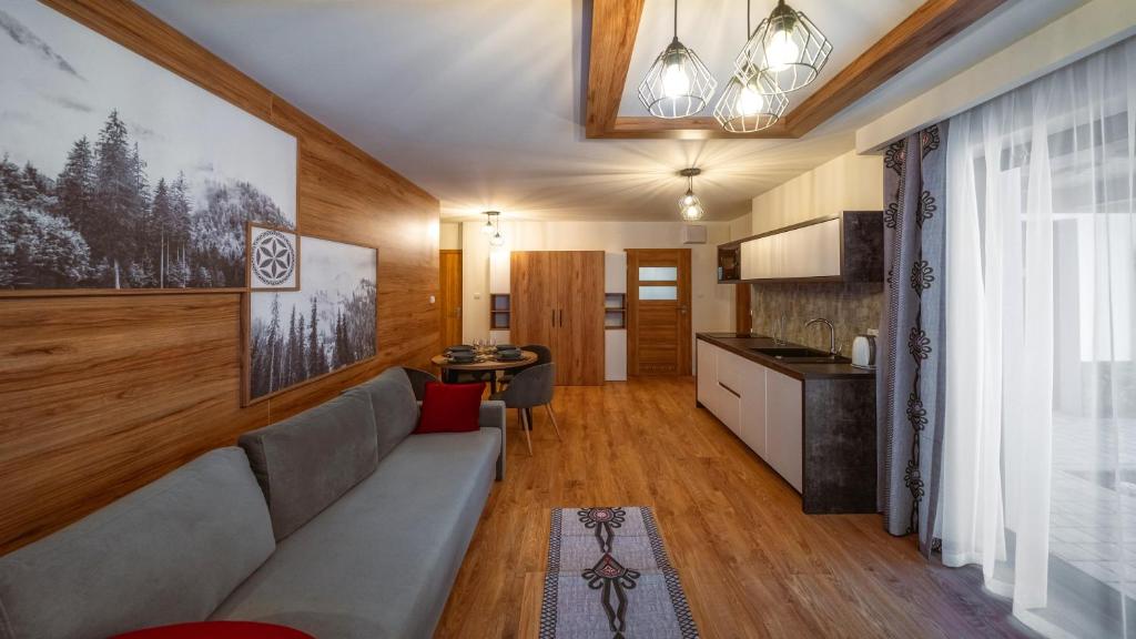 Kuchyňa alebo kuchynka v ubytovaní Apartamenty Sun & Snow Resorts C Białka Tatrzańska z sauną