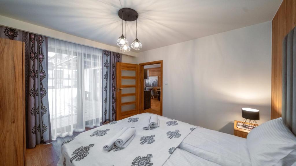 Posteľ alebo postele v izbe v ubytovaní Apartamenty Sun & Snow Resorts C Białka Tatrzańska z sauną