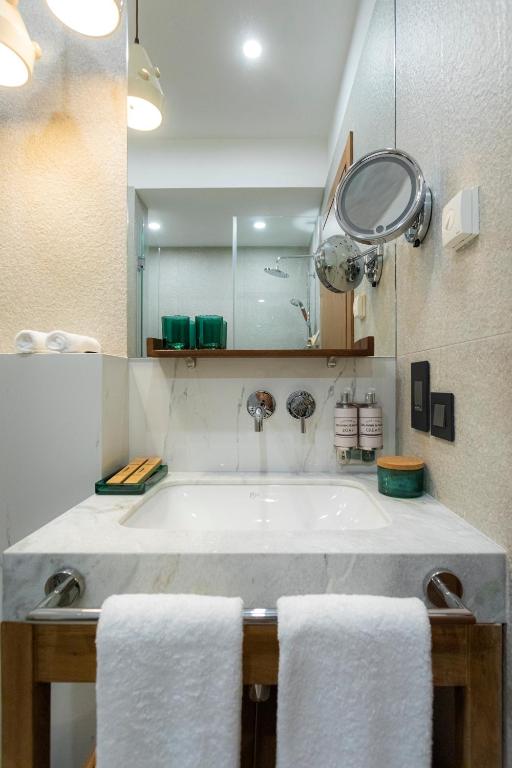 Kuchyň nebo kuchyňský kout v ubytování Khedi Hotel Tbilisi