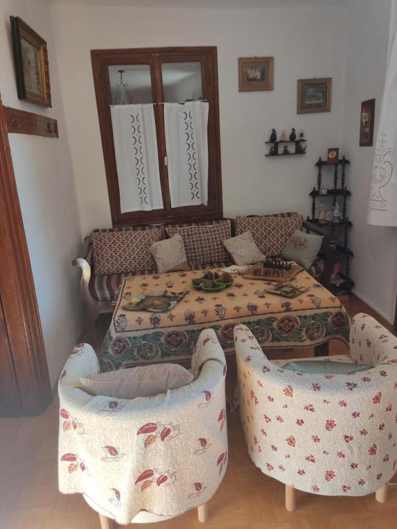 Posedenie v ubytovaní Athena's Guest House