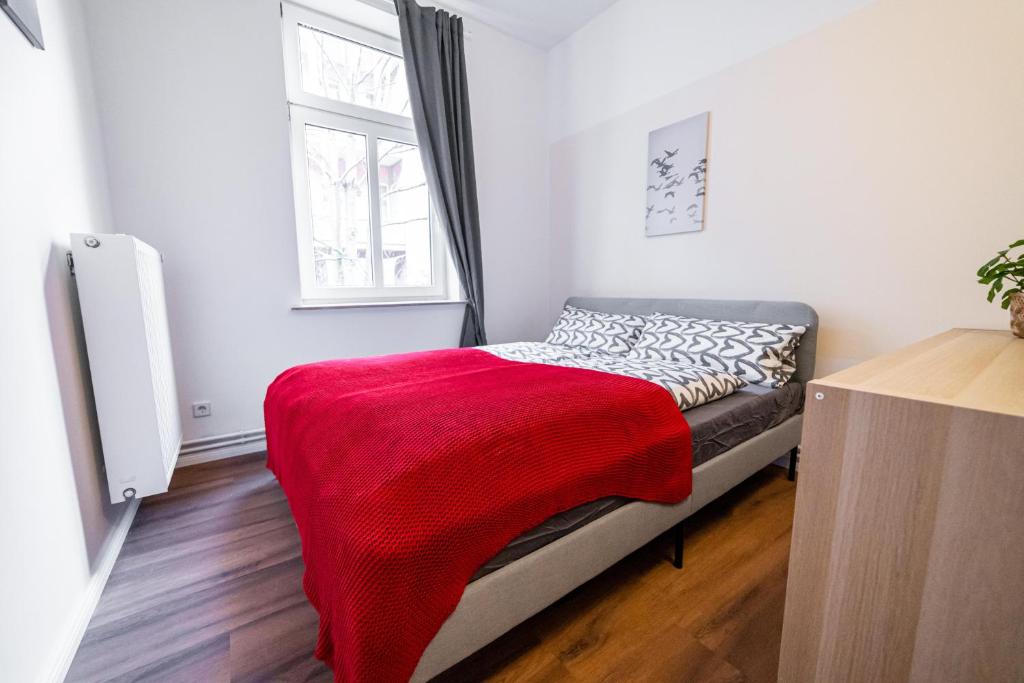 FullHouse - Halle - NH14 - Daylight Bathroom - 3 Bedrooms - Three-Bedroom Apartment