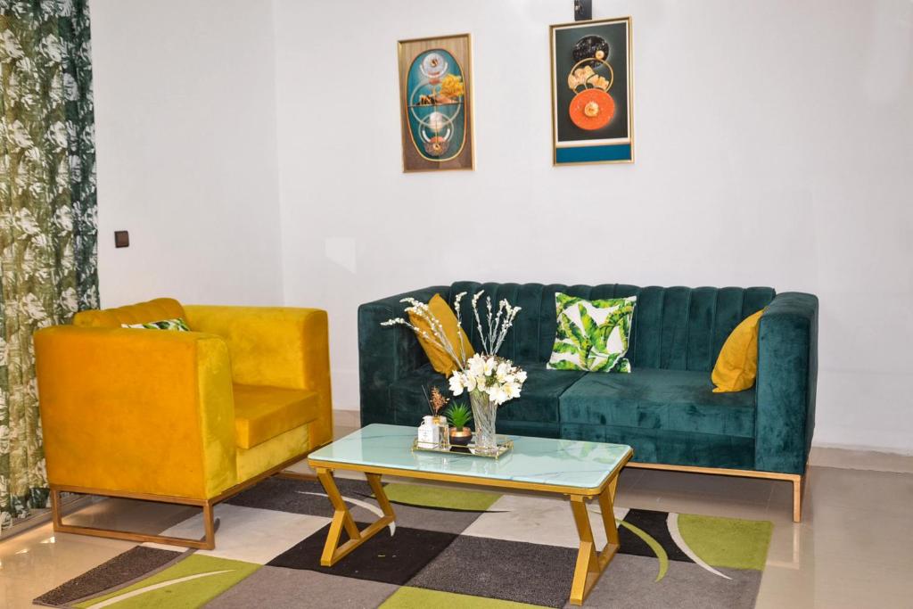 a living room with a couch and a coffee table at Tulsa Home - Douala - Bonamoussadi - Wifi - Canal+ in Douala