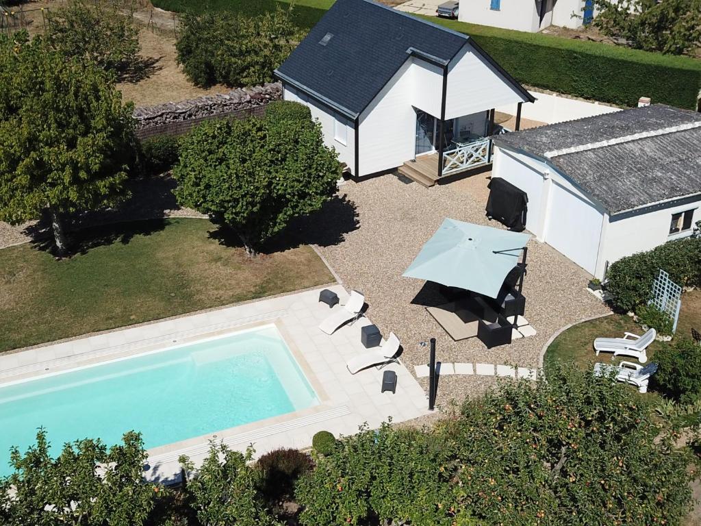 Πισίνα στο ή κοντά στο Gîte chalet-piscine "Belle-Etoile" Touraine Anjou
