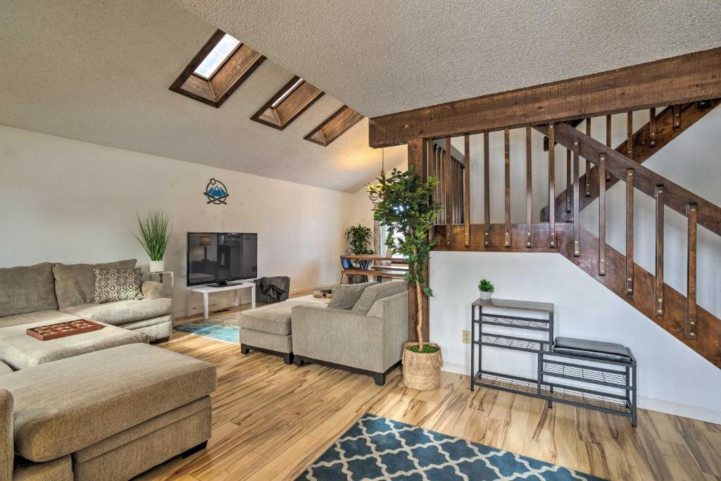 Fotografie z fotogalerie ubytování Family-Friendly Aurora Vacation Rental with Yard! v destinaci Aurora