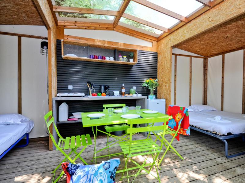 Postel nebo postele na pokoji v ubytování Camping Emeraude