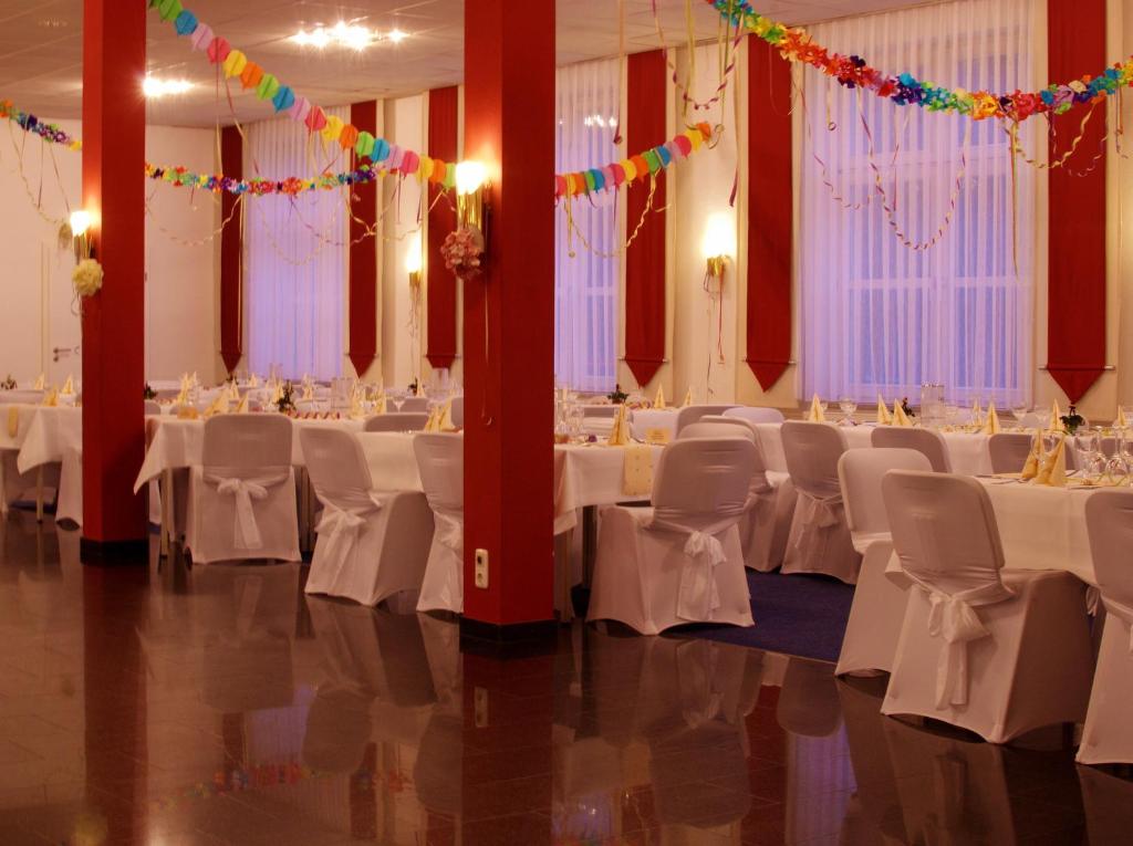 Restavracija oz. druge možnosti za prehrano v nastanitvi Hotel Goldener Fasan