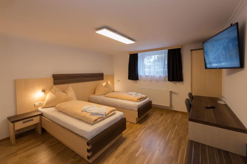Postel nebo postele na pokoji v ubytování Gästehaus Ingeborg