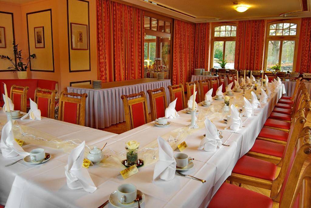 Restavracija oz. druge možnosti za prehrano v nastanitvi Hotel Goldener Fasan