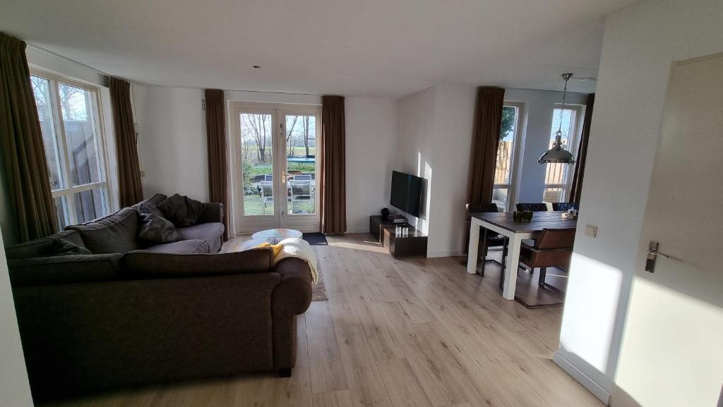 Recreatiewoning Maas en Waal 191 - Two-Bedroom House