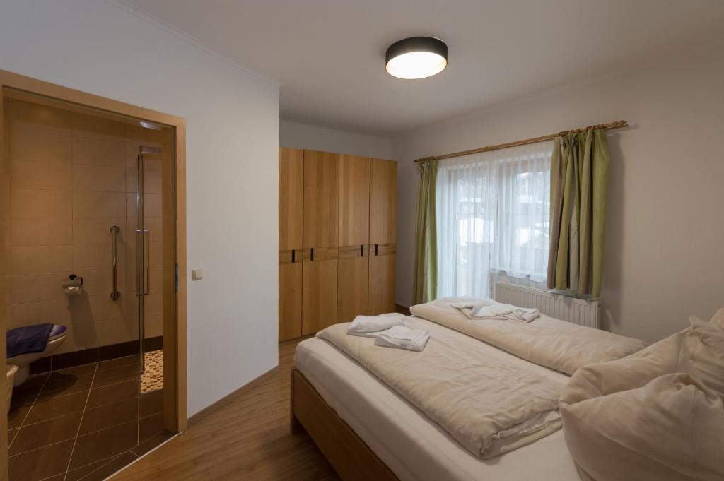 Postel nebo postele na pokoji v ubytování Gästehaus Ingeborg