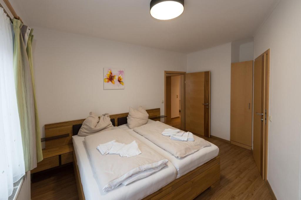 Postel nebo postele na pokoji v ubytování Gästehaus Ingeborg