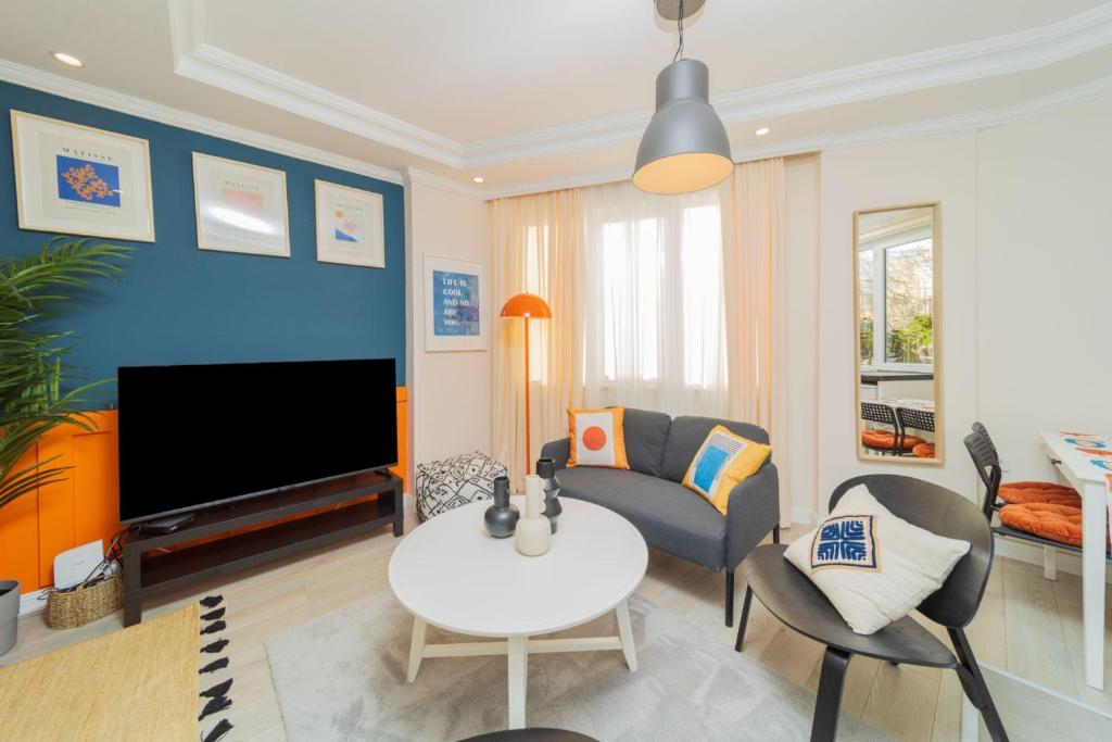 Vibrant and Central Apartment in Muratpasa