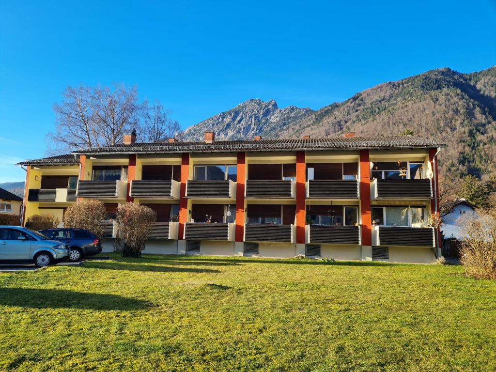 a building with balconies with mountains in the background at Ferienwohnung Schlafende Hexe in Bad Reichenhall