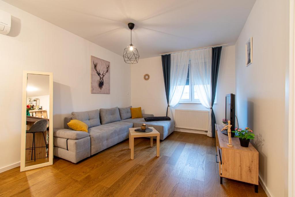 a living room with a couch and a tv at Flexible SelfCheckIns 39 - Zagreb - Parking - New in Zagreb