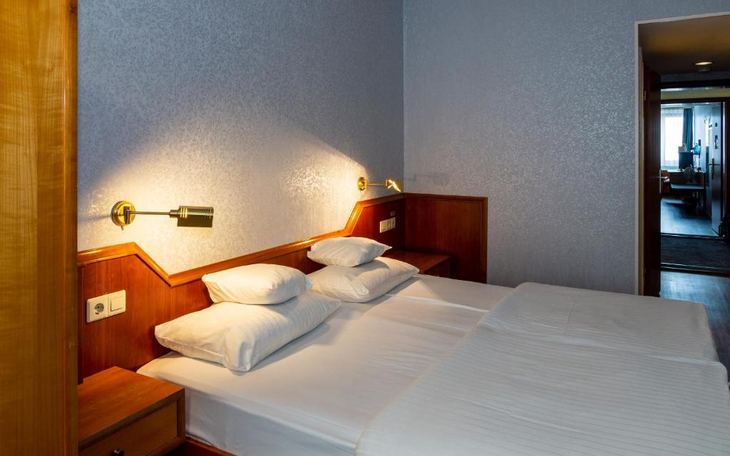 Postel nebo postele na pokoji v ubytování Trip Inn Aschaffenburger Hof