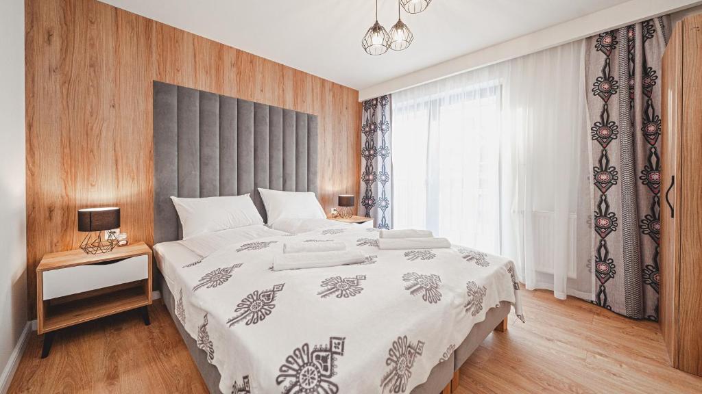 Posteľ alebo postele v izbe v ubytovaní Apartamenty Sun & Snow Resorts C Białka Tatrzańska z sauną