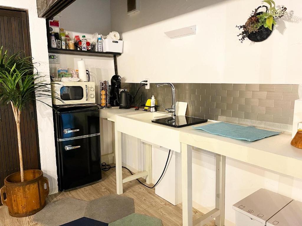Kuchyň nebo kuchyňský kout v ubytování ENSO Residence 古民家一棟貸切宿 東近江市五個荘 ペット可 定員6名
