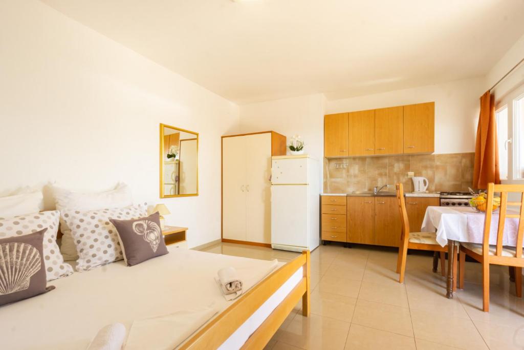 Kuchyň nebo kuchyňský kout v ubytování Marva stylish Mediterranean accomodation with beautiful view