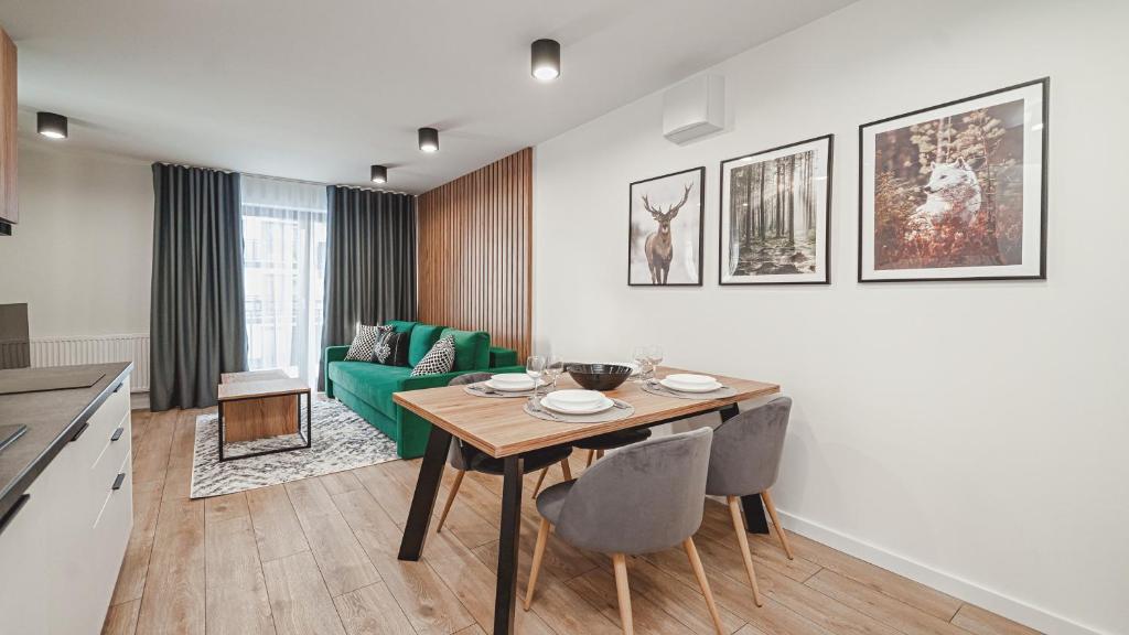 Posedenie v ubytovaní Apartamenty Sun & Snow Resorts C Białka Tatrzańska z sauną