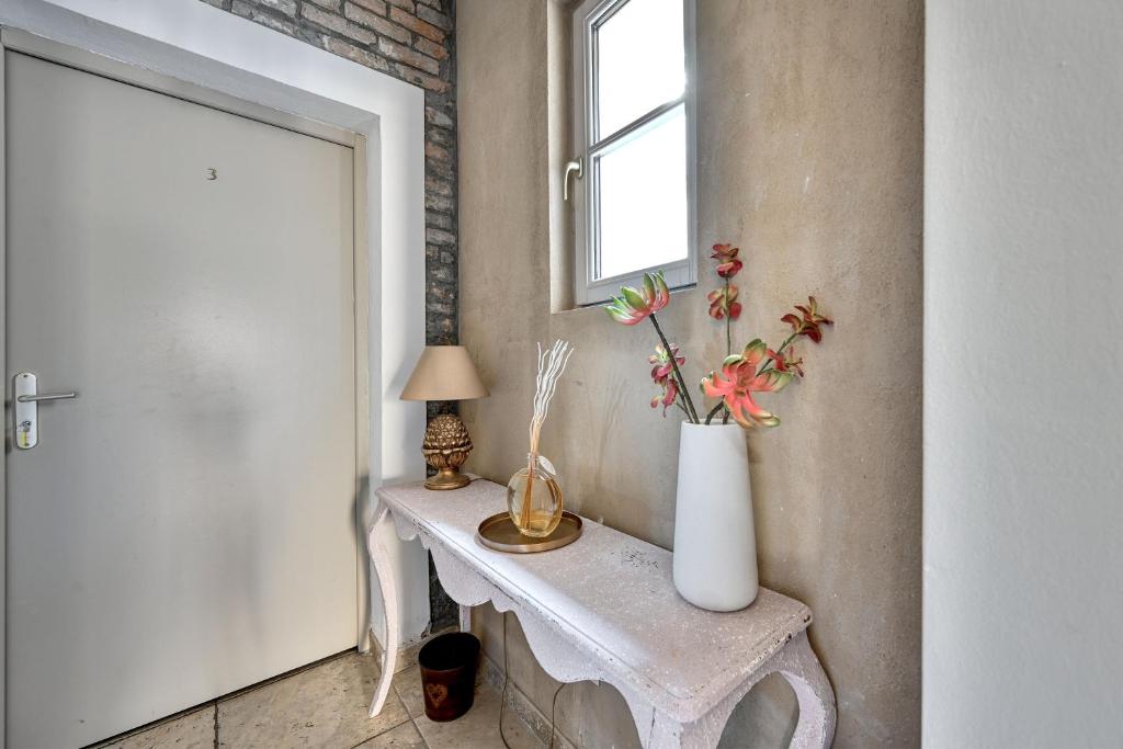 Fotografia z galérie ubytovania Au cœur des Papes, dans bâtisse de charme studios & appartements en cœur de ville v Avignone
