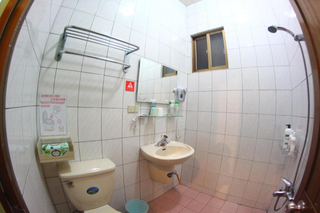 Vannituba majutusasutuses 九份 珂菲私旅-知雨樓 I 贈心意早餐 Jiufen Homestay Cafe Sleep B&B-Rain House 日夜間導覽 合法民宿