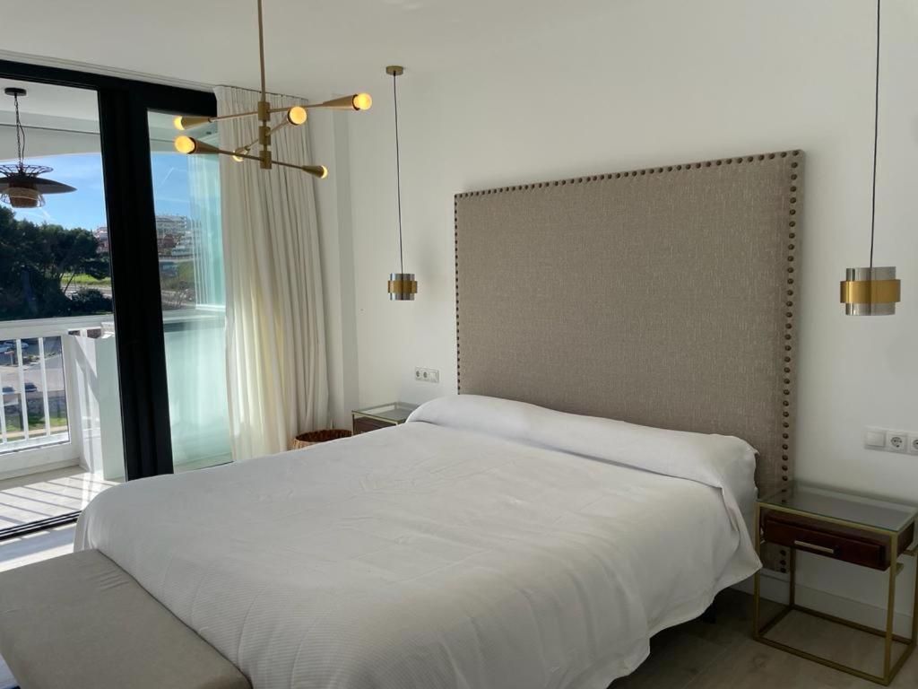 Postel nebo postele na pokoji v ubytování Piso en Fuengirola Castillo Sohail