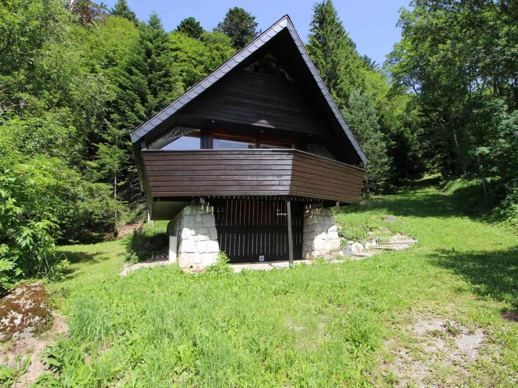 a small building in the middle of a field at Mont-Dore : Chalet agréable avec WIFI pour 9 personnes - FR-1-608-88 in Le Mont-Dore