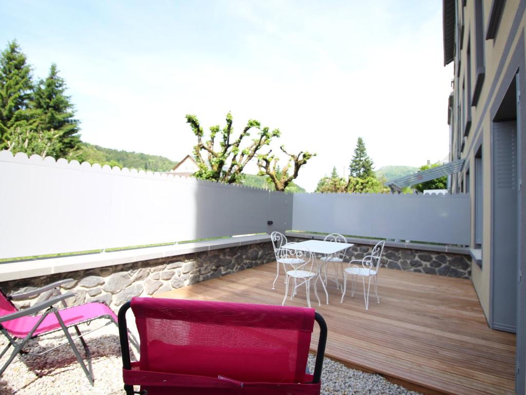 a patio with a table and chairs on a balcony at Mont-Dore : T2 spacieux avec terrasse, 300m des thermes, résidence rénovée, parking privé - FR-1-608-98 in Le Mont-Dore