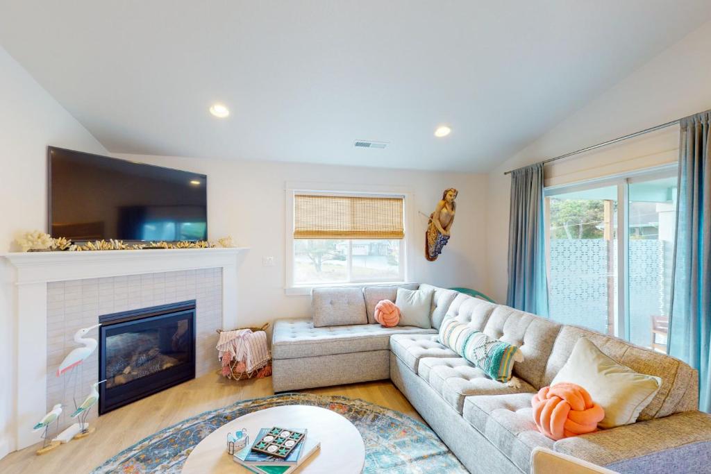 a living room with a couch and a fireplace at Turquoise Dreams in Lincoln City