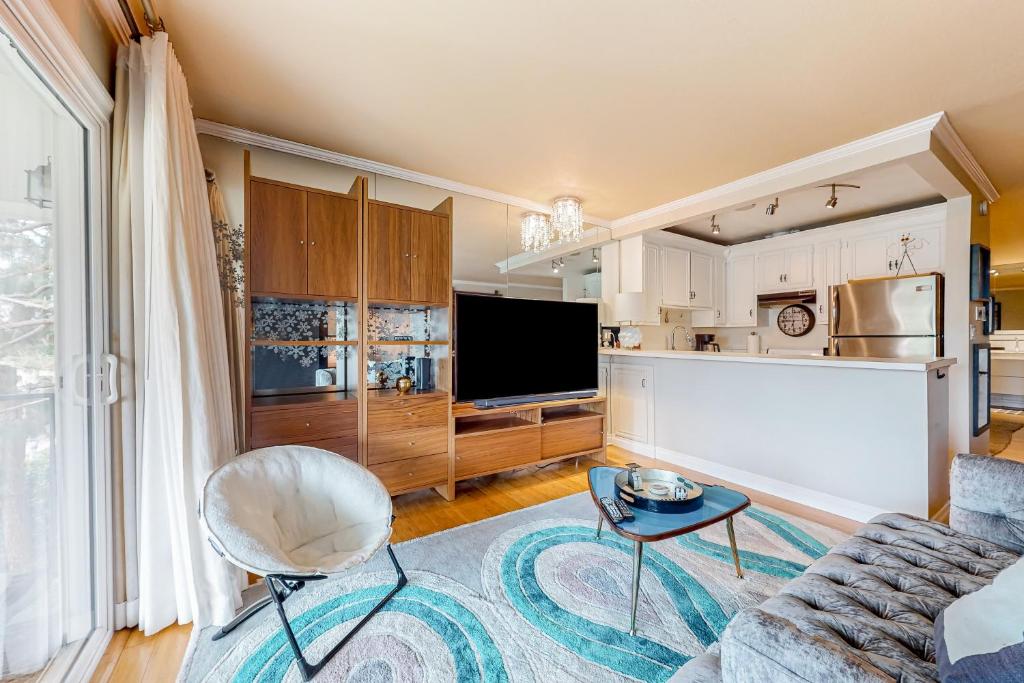 Rock, Roll, & Relax, Newport Beach (updated prices 2024)