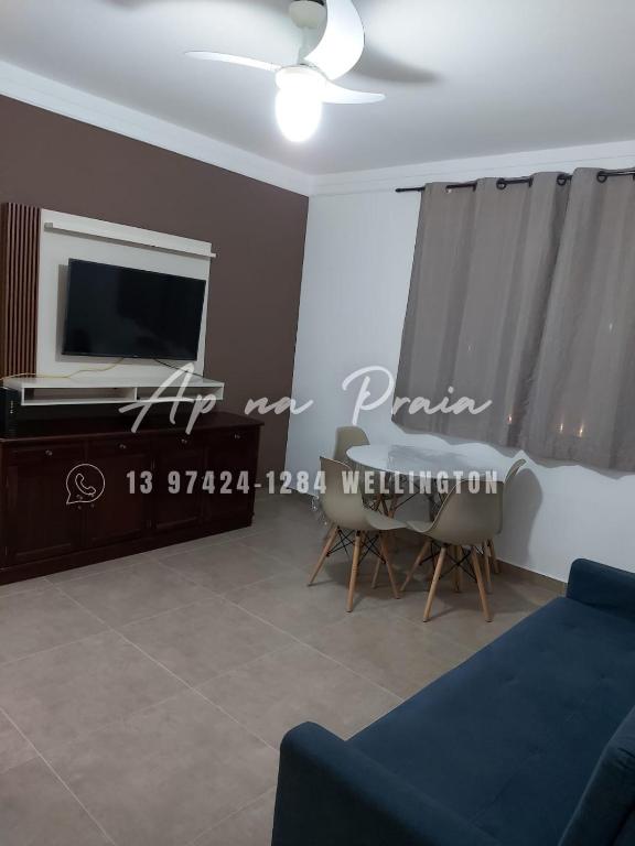 Телевизор и/или развлекательный центр в Lindo Apartamento até 10 pessoas, Praia Enseada Guarujá